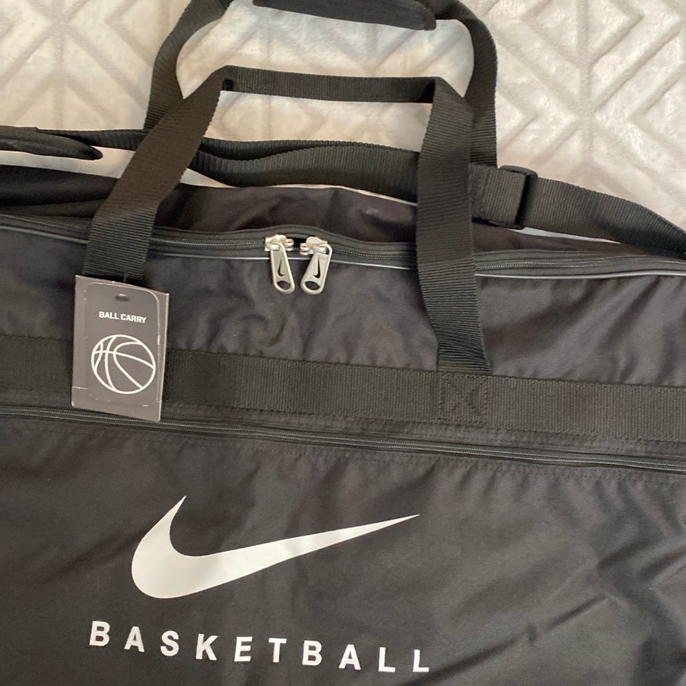 Nike basketball carrier